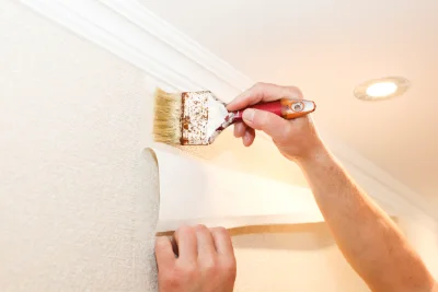 Pose de papier peint à Berdoues — revêtements muraux et toiles de verre
